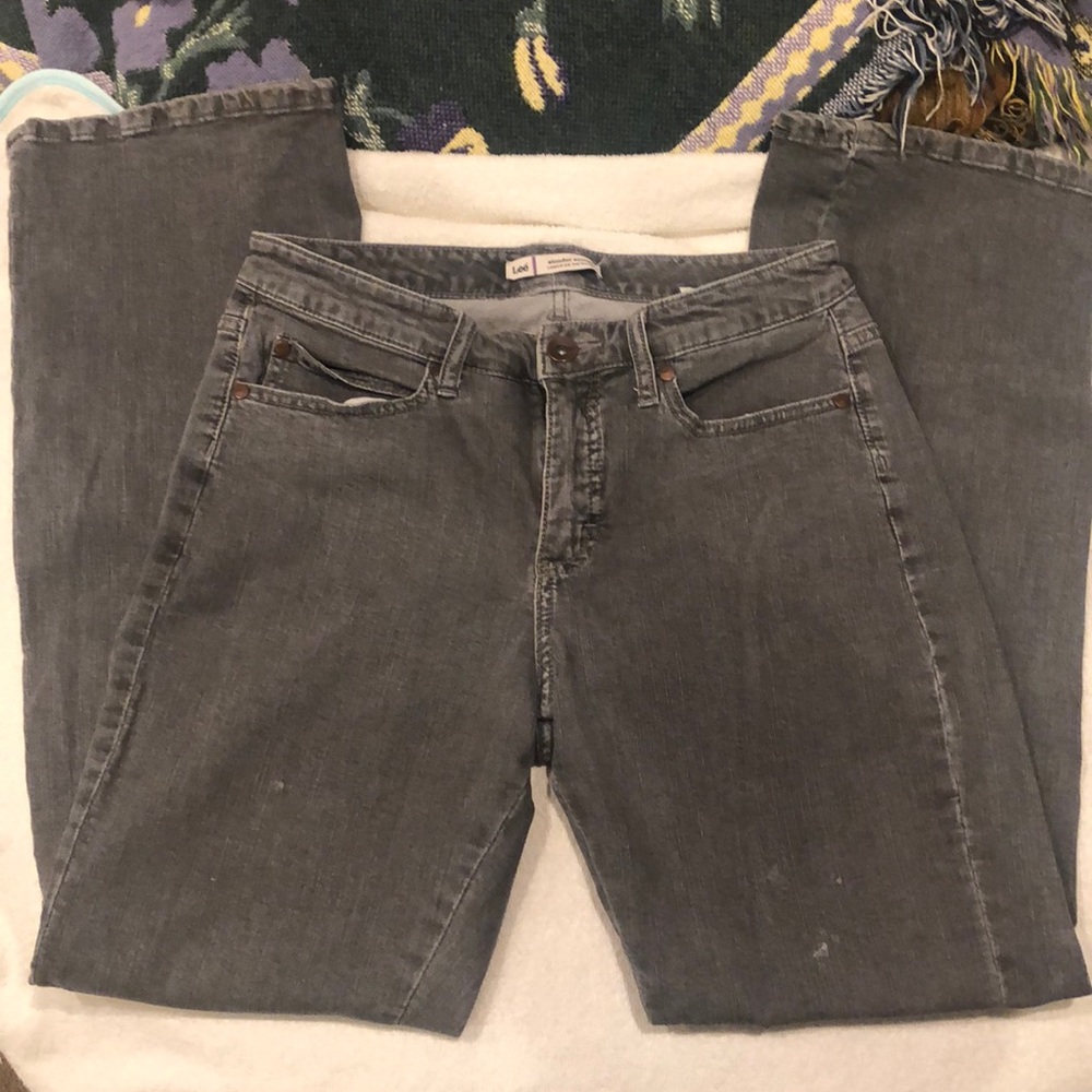 Cutest ever jeans with button back pockets. Lee 10